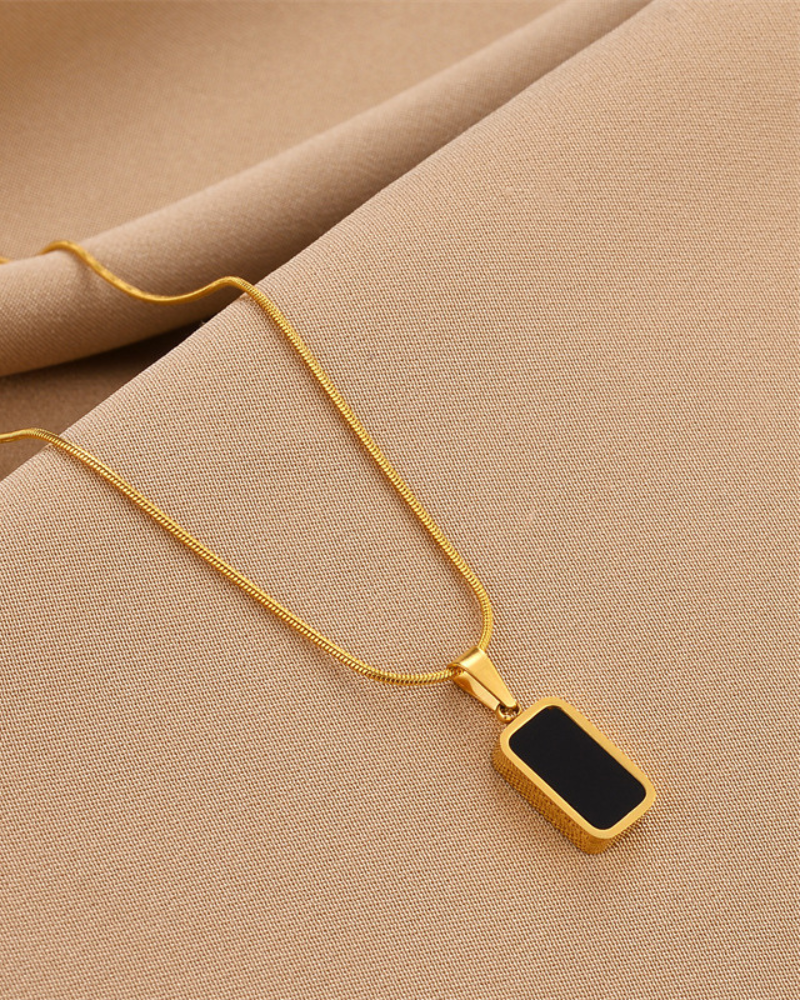 Lunaverdei Necklace — Noir